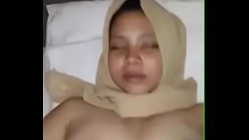 Gadis Berjilbab Indonesia Digoyang Ganas Bagian 1