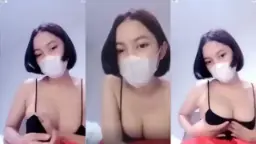 Gadis Berambut Pendek Menggoda Dengan Remasan Payudara Yang Menggairahkan