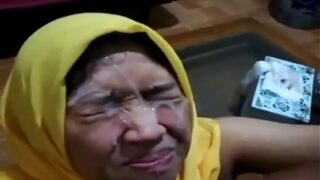 Pria Itu Memuaskan Hasratnya Dengan Memercikkan Cairan Panas Di Wajah Kekasihnya Yang Berasal Dari Bangladesh