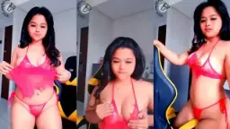 Tante Nadine Tobrut Live: Aduhai, Tubuh Dewasanya Menggoda Di Layar