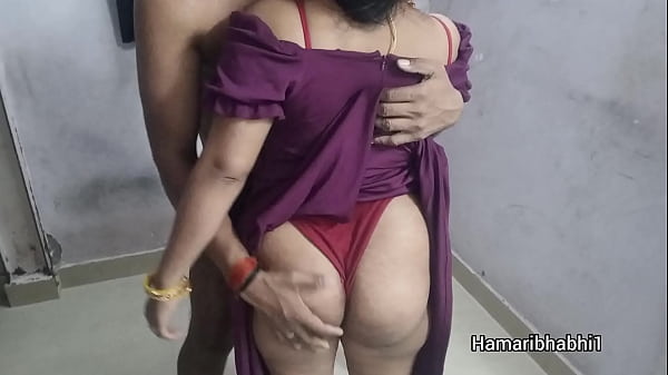 Birahi Membara, Bhabhi Tersepak Menggoda Devar Dalam Adegan Panas