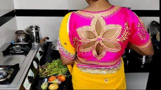 सास बाजार गई तो देवर के साथ रसोई में मचा दी गर्मी