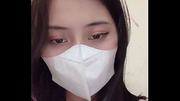 Streaming Sensasi Asia: Gadis Imut Menggoda Di Live Pertama