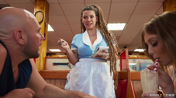 Lucy Foxx Dan Indica Flower Menggoda Di Diner, Nikmati Diskon Eksklusif Dengan Kode Xvpromo Di Situs Resmi