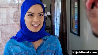 Gadis Muslim Panas Digilir Dua Tukang Pindahan Dalam Adegan Ranjang Yang Liar