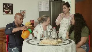 Rumah Mesum: Suami Ditipu, Ibu Gatal, Dan Pembantu Menggila Dengan Semua | Emme White, Alessandra Maia, Agatha Ludovino, Capoeira