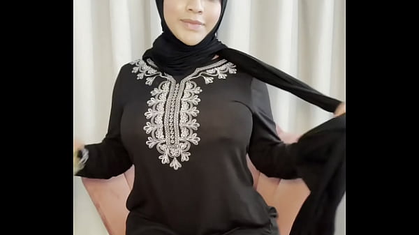 Yasmina Khan Mainkan Dildo Saat Ramadan Dengan Nafsu Membara