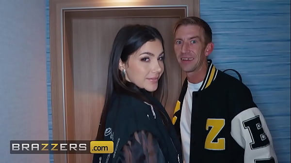 Valentina Menggila Di Berlin: Adegan Panas Valentina Nappi Untuk Brazzers, Dapatkan Diskon Eksklusif Dengan Kode Xvpromo