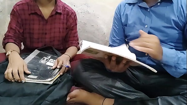 कॉलेज की छात्रा को पढ़ाई में लापरवाही की सजा देते हुए टीचर ने जमकर चोदा
