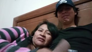 Dengan Ibu Mertua Yang Menggoda