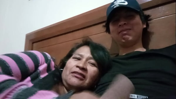 Dengan Ibu Mertua Yang Menggoda