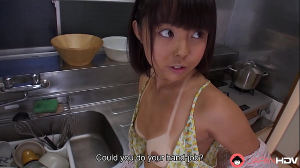 Tomoyo Isumi, Ibu Rumah Tangga Jepang Yang Eksotis, Melayani Dengan Mulut Tanpa Sensor.