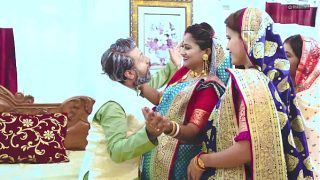 Burha Sasur Ki Tharki Raat: Chaun Nai Bahuon Ke Saath Maza
