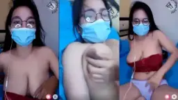 Gadis Bergairah Menggoda Uting Dengan Cubitan Di Sugar Live
