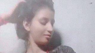 Gadis Kampus Desi Telanjang Sendiri