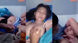 Goyang Payudara Montok Sepupu Yang Lagi Tidur Nyenyak