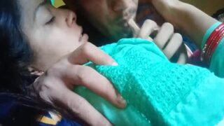 Istri Nakal Berciuman Dengan Kekasih Gelapnya Dan Membiarkannya Mengisap Payudaranya