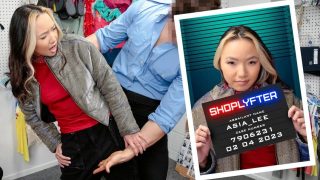 Kecelakaan Jaket Asia Lee: Gadis Nakal Yang Tertangkap Basah Di Toko