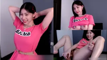 Mina Si Montok Dengan Anu Merah Muda Yang Menggoda
