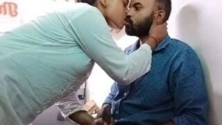 Video Panas Seorang Wanita Genit Yang Menggoyang Kontol Penjaga Toko