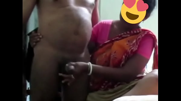 Tante Desi Menggocok Kontol Sampai Keluar Sperma