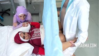 Istri Berjilbab Rela Diperkosa Dokter Untuk Hamil