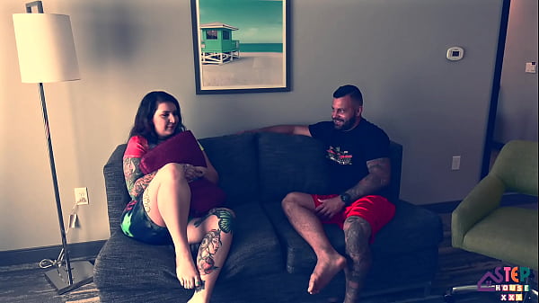 Bercinta Dengan Adik Tiri Dalam Posisi Misionaris Yang Menggairahkan