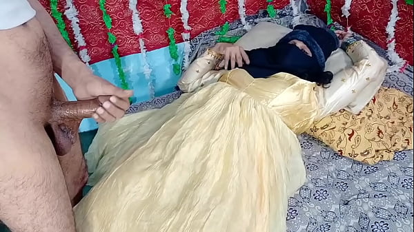 Gadis India Berbusana Kuning Dipelintir Keras Oleh Pria Berpenis Besar Dalam Adegan Panas Di Xvideos