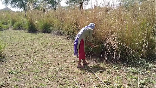 पति तो अच्छा है, पर साली तू तो पक्की रांड बनने पर आमादा है। सुन, तेरी सुहागरात की गर्म तस्वीरें हमारे पास हैं, उस रात हमने तुझे देसी अंदाज में चोदा था।