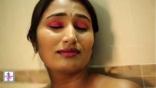 Gadis India Terseksi Mandi Di Kamar Mandi, Video Mesra Beredar