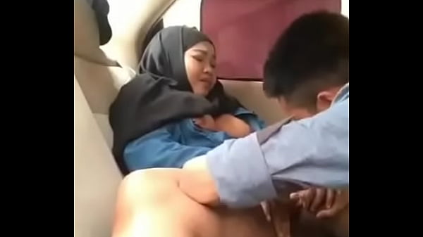 Gadis Berhijab Mesum Di Mobil Bareng Pacar
