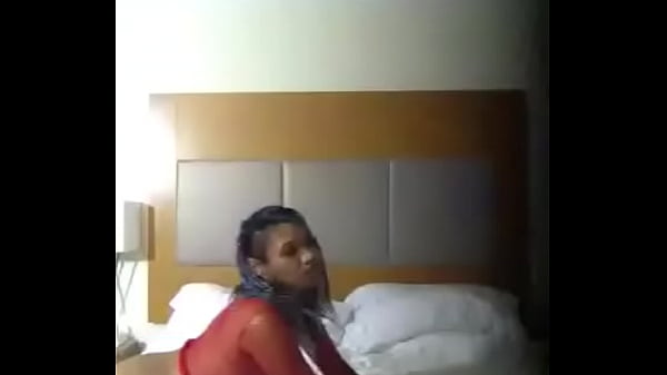 Gadis Oriental Eksotis Telanjang Bulat Di Kamar Gelap