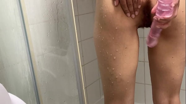 Gadis Arab Amatir Menggoda Diri Di Kamar Mandi Dengan Dildo Besar Hingga Klimaks Saat Lebaran