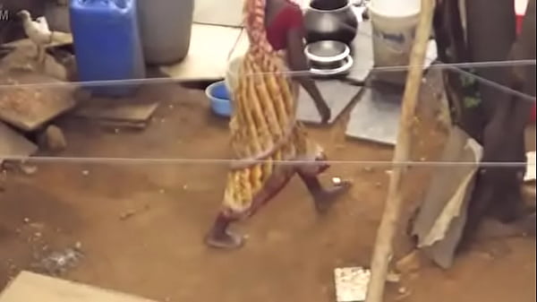 Desi Berdiri Sambil Kencing Dan Mengencingi