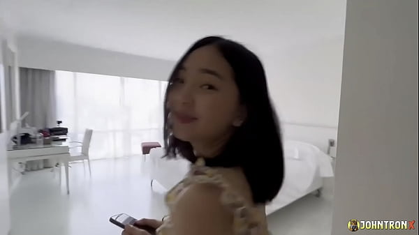 Johntronx – Menembus Kemaluan Berbulu Gadis Thailand Cantik