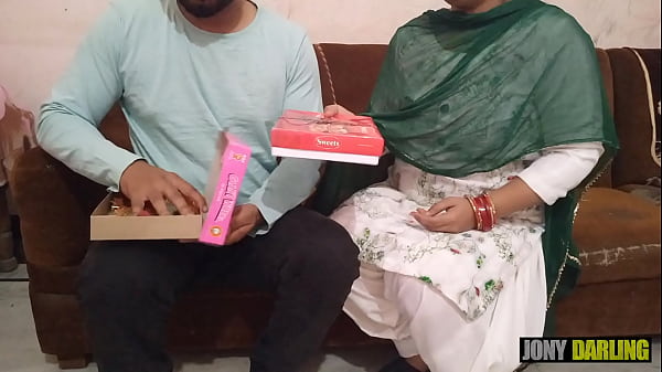Diwali Ki Raat Maami Ki Rasili Choot Ke Patakhe Fodkar Manaayi Joshili Diwali