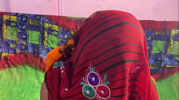 Sasur Ghusa Kamre Mein Jab Bahu Sone Ja Rahi Thi, Chodne Laga Zor Se, Awaazein Sun Kar Padosi Bhi Uth Gaye
