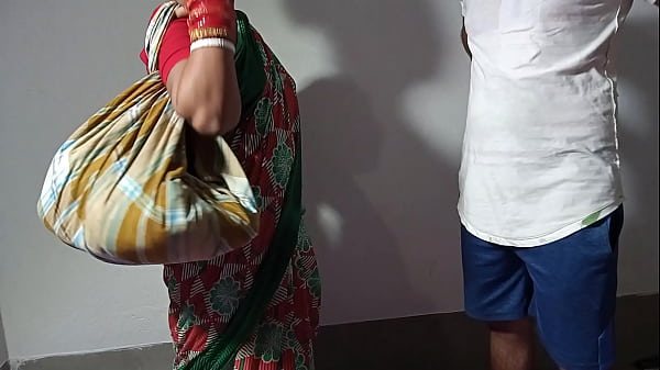 बर्तन बेचने आई गरम आंटी की जोरदार चुदाई – हिंदी में गंदी आवाज