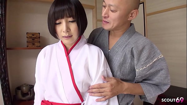 Guru Jepang Tak Tahan, Hajar Pantat Murid Tradisional Sampai Tumpah Di Dalam