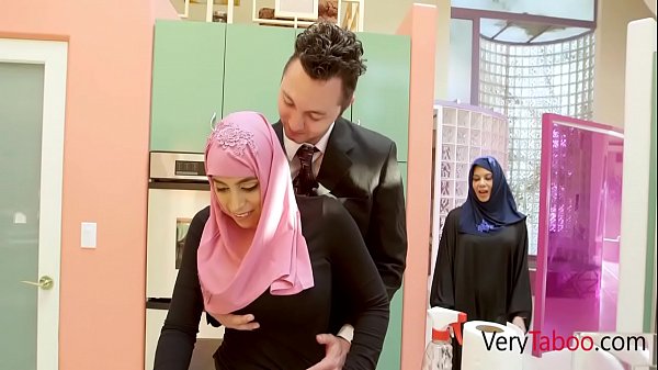 Putri Arab Berhijab Menggoda Ella Knox Dengan Nafsu Liar