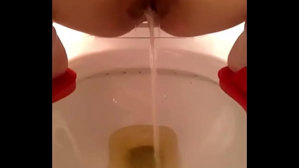 Istri Tionghoa Mengalirkan Pancuran Emas Dari Saluran Intimnya.