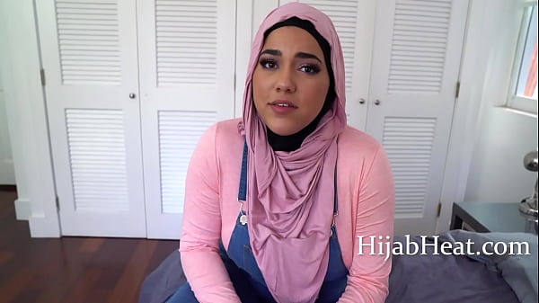 Kakak Arab Tembem Menggodaku Dengan Hummus Demi Kenikmatan Lain