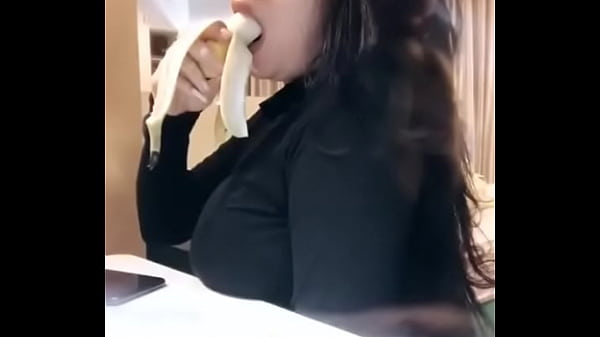 Monica Adhea, Model Indonesia Yang Panas Dan Menggoda Dengan Aksi Blowjobnya Yang Menggairahkan