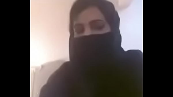 Hijab Doing: Aduh, Apa Yang Sedang Dia Lakukan Di Twitter?