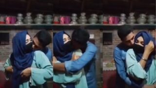 Cowok Karachi Meremas Payudara Adiknya Diam-diam Di Belakang Orang Tua Mereka