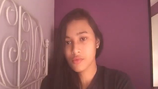 Gadis Kampus Tampan Dengan Ekspresi Liar Yang Menggoda