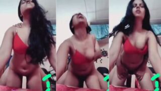 Istri Selingkuh Menikmati Penis Kekasihnya Yang Menusuk Dalam-dalam Ke Liang Vaginanya