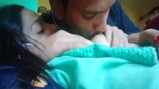 Menghisap Payudara Istri Desi Seksi Milik Teman