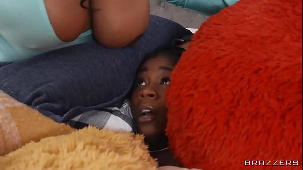 Gadis Penggila Bantal Yang Haus Threesome – Unduh Lengkap Di Brazzers