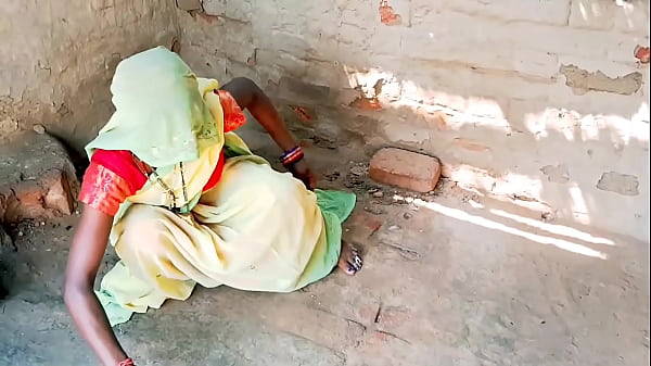 Desi Istri Desa Menggoda Dengan Shari Seksi, Ditusuk Anal Ganas Oleh Kontol Besar Sampai Meraung-raung